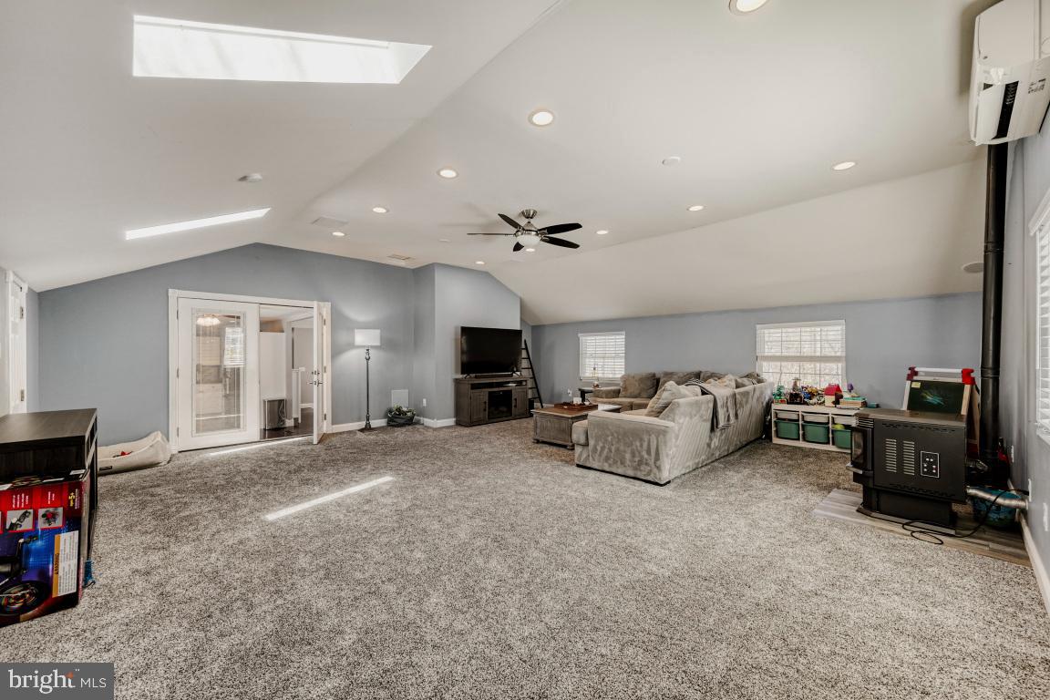 HALLMARK WOODS - Residential