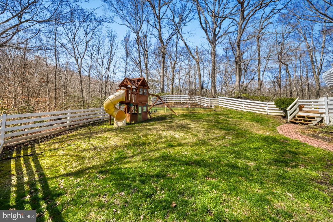 HALLMARK WOODS - Residential