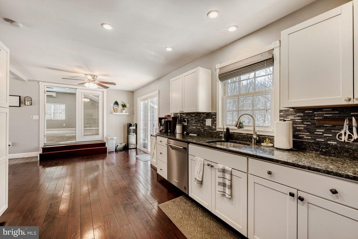 HALLMARK WOODS - Residential