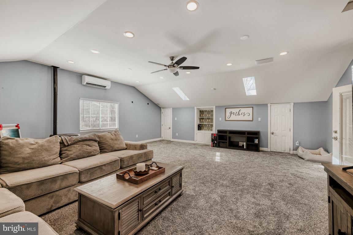 HALLMARK WOODS - Residential