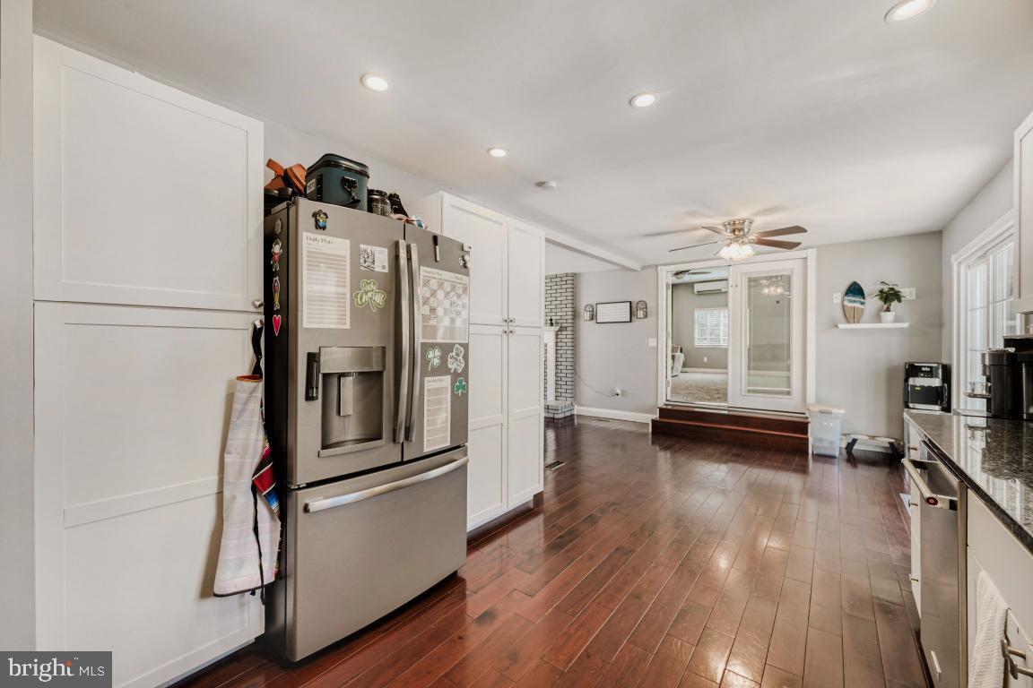 HALLMARK WOODS - Residential