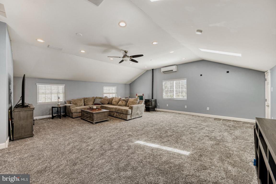 HALLMARK WOODS - Residential