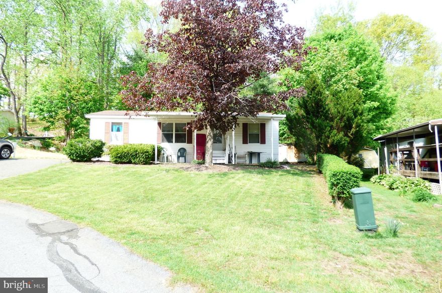 Single manufactured home with two bedrooms and two bath in "Hereford Estates" and situated on a nice Cul-de-sac lot. A little person touch is required to make this home a winner. Covered front porch and rear deck with two car parking. Buyers need to be approved community.