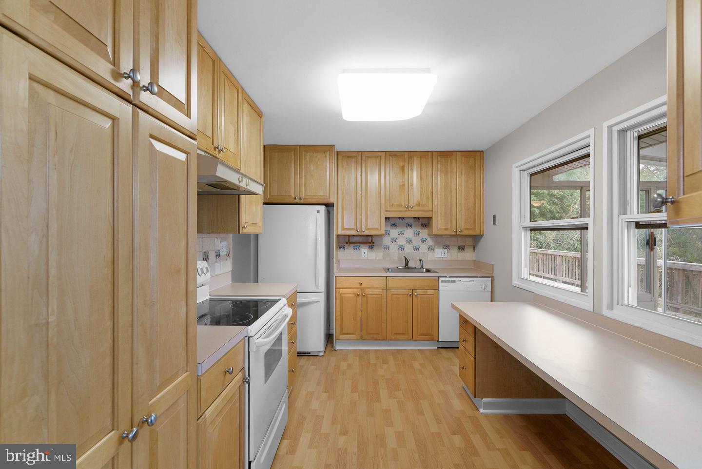 BROYHILLS MCLEAN ESTATES - Residential Lease