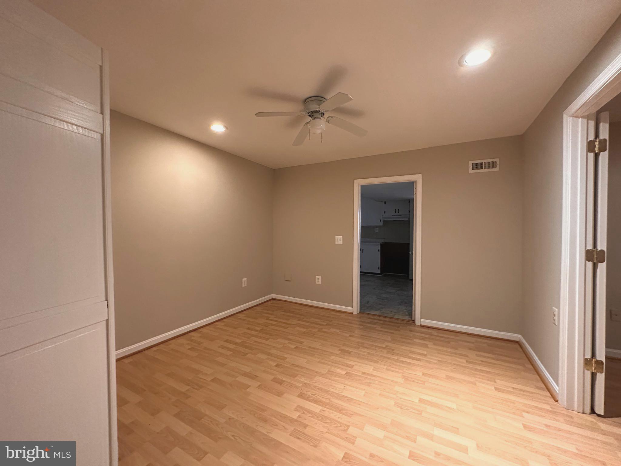 BROYHILLS MCLEAN ESTATES - Residential Lease