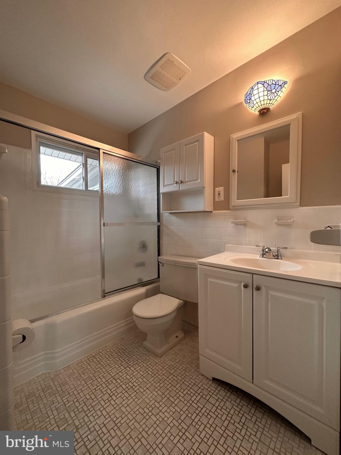 BROYHILLS MCLEAN ESTATES - Residential Lease