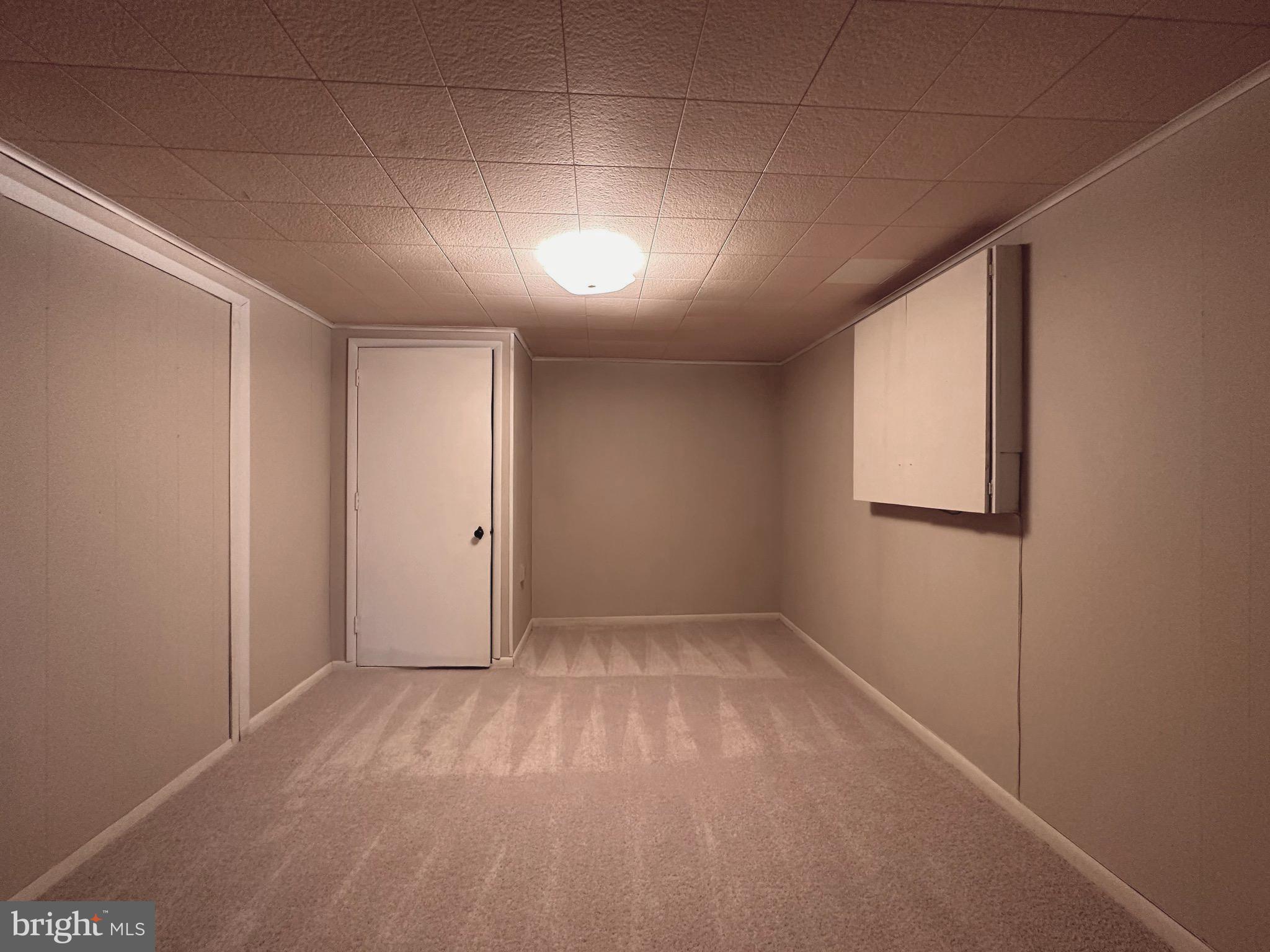 BROYHILLS MCLEAN ESTATES - Residential Lease