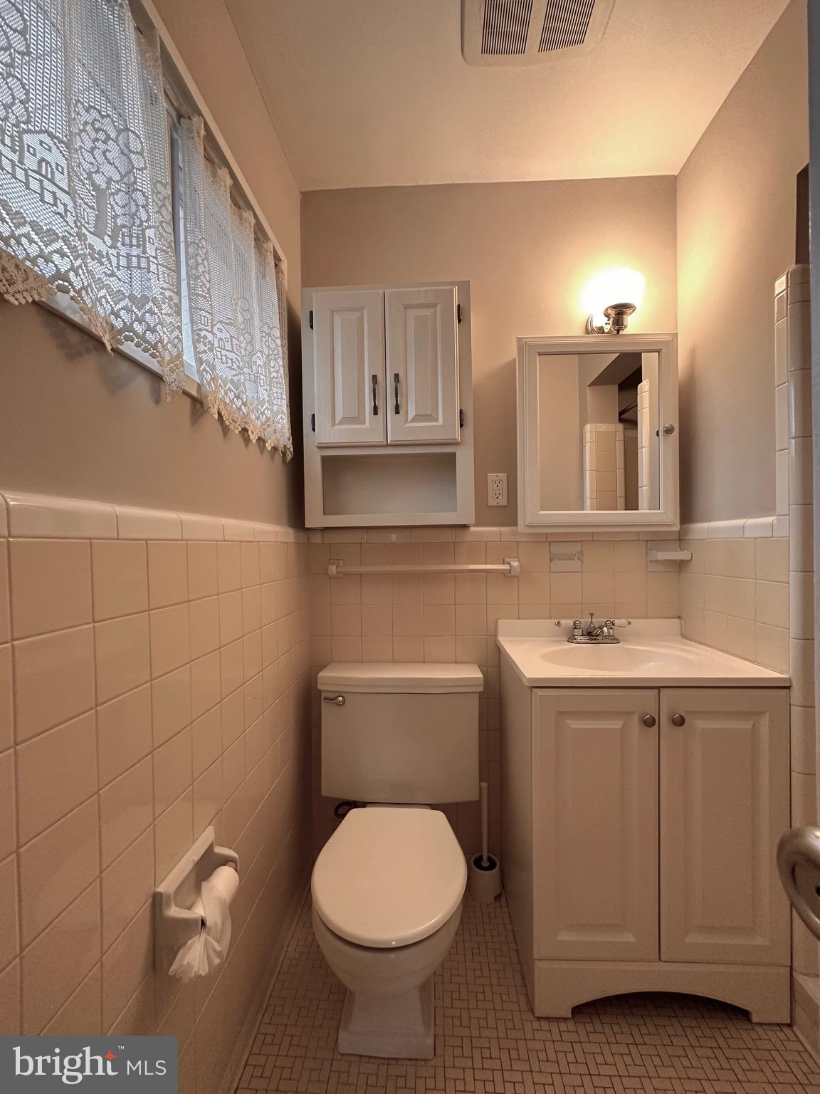 BROYHILLS MCLEAN ESTATES - Residential Lease