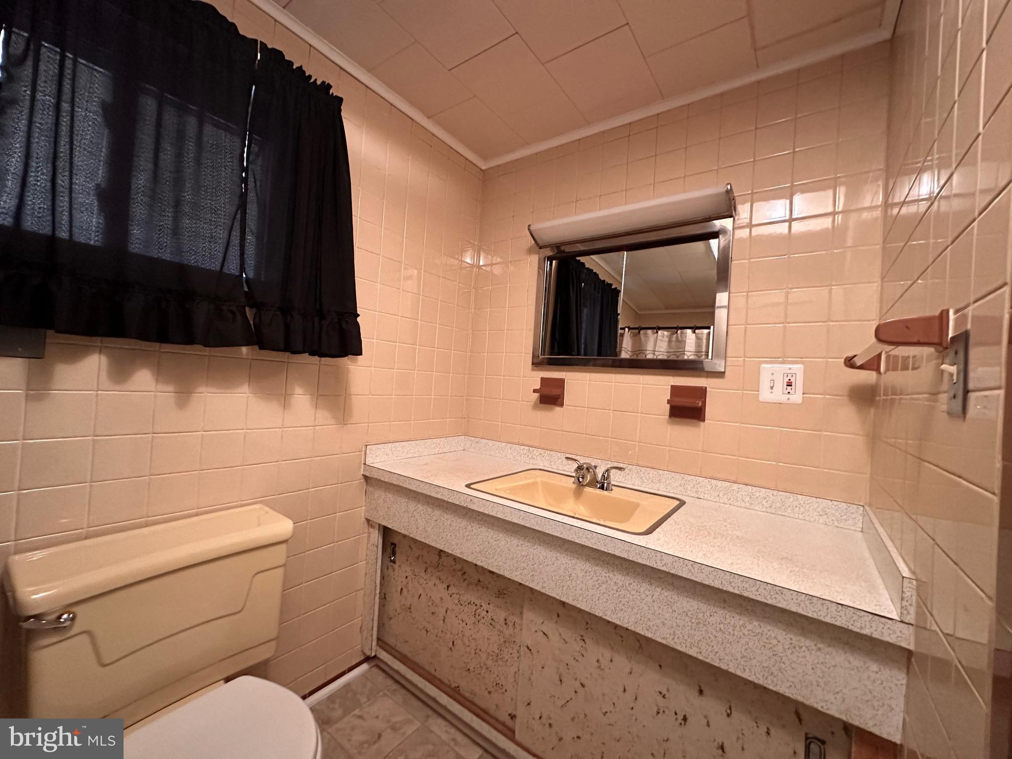 BROYHILLS MCLEAN ESTATES - Residential Lease