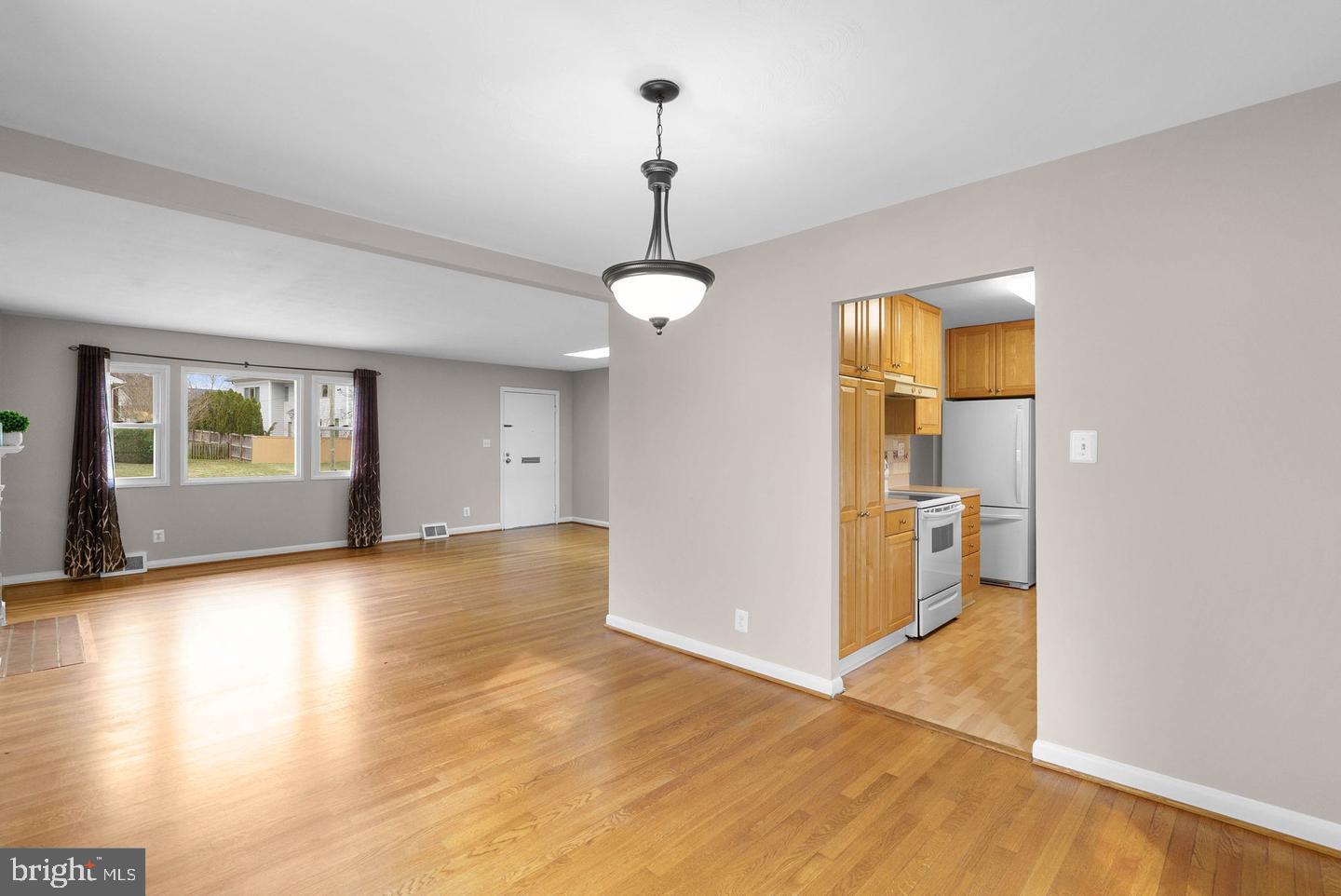 BROYHILLS MCLEAN ESTATES - Residential Lease