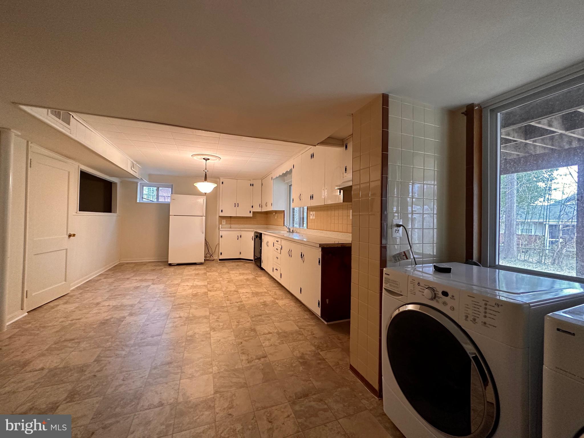 BROYHILLS MCLEAN ESTATES - Residential Lease