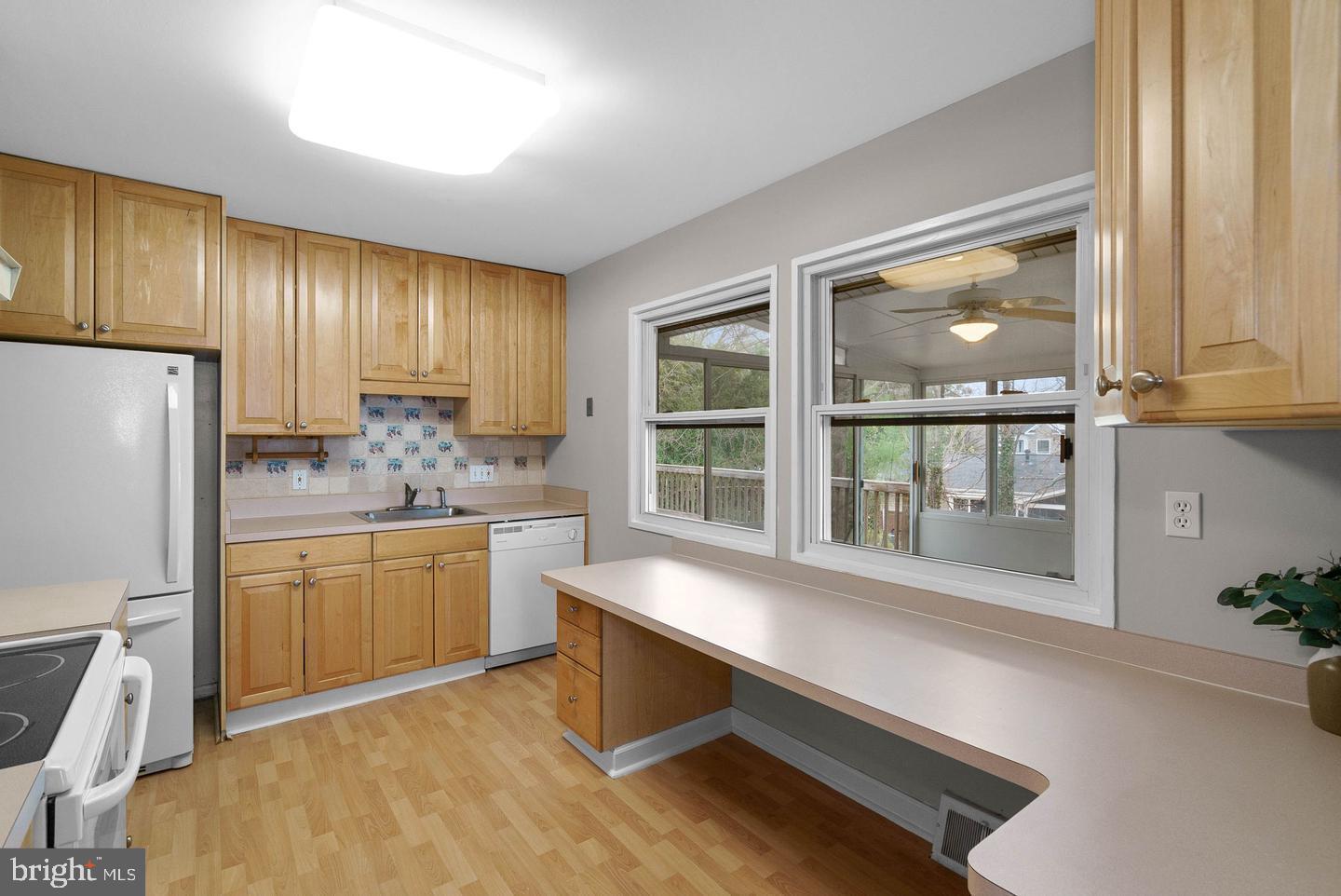 BROYHILLS MCLEAN ESTATES - Residential Lease