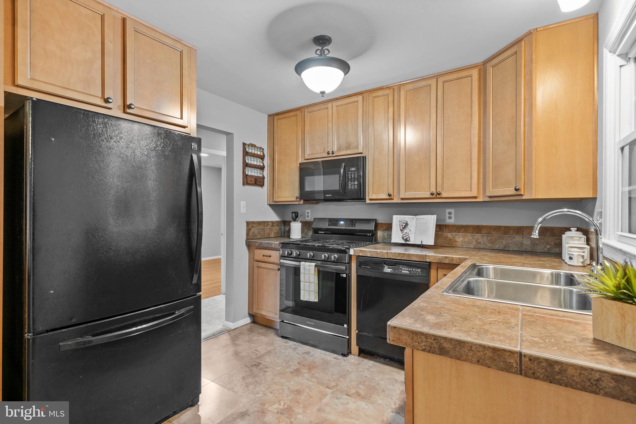 INDIAN HEAD MANOR - Residential