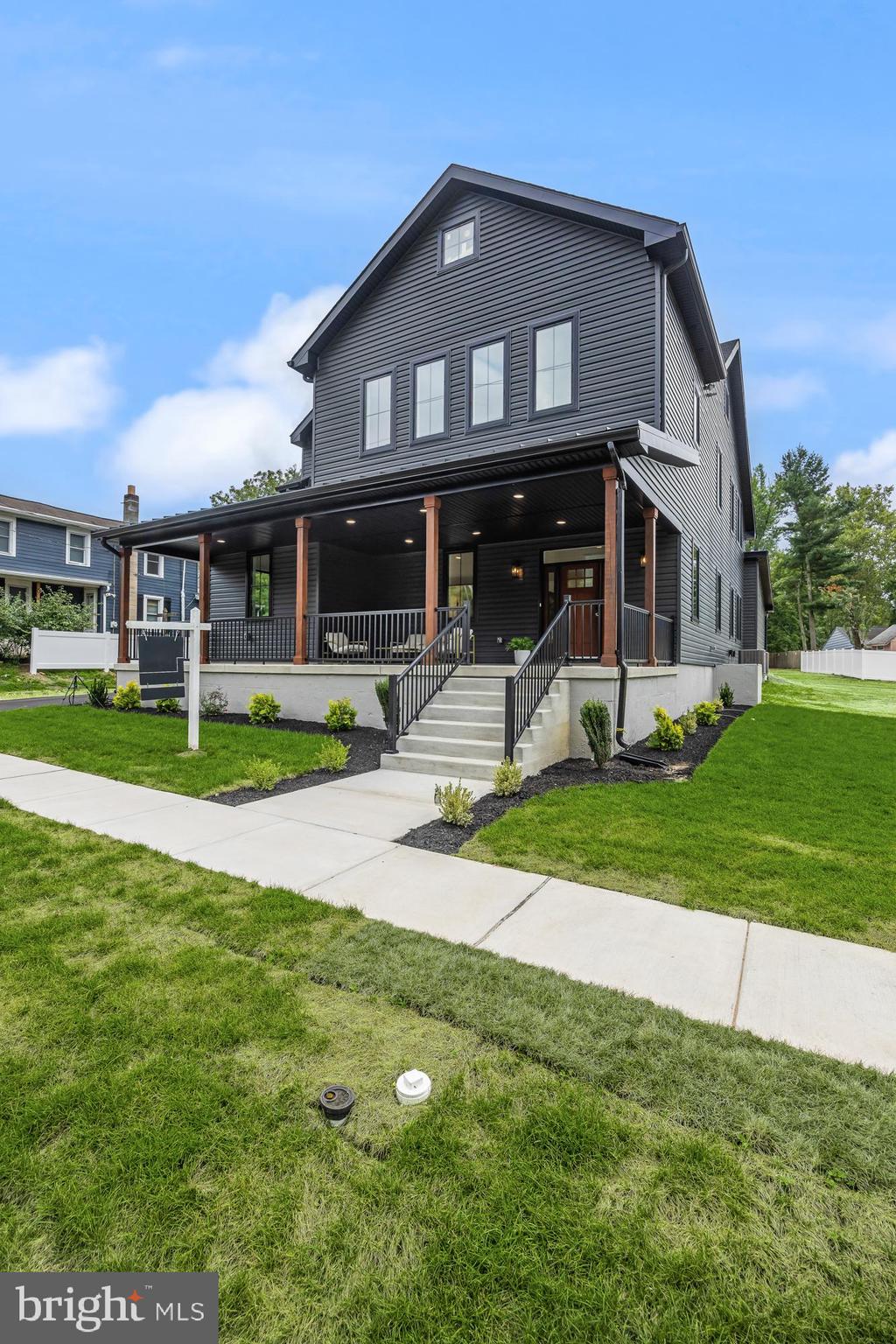 8 CHAPEL AVE