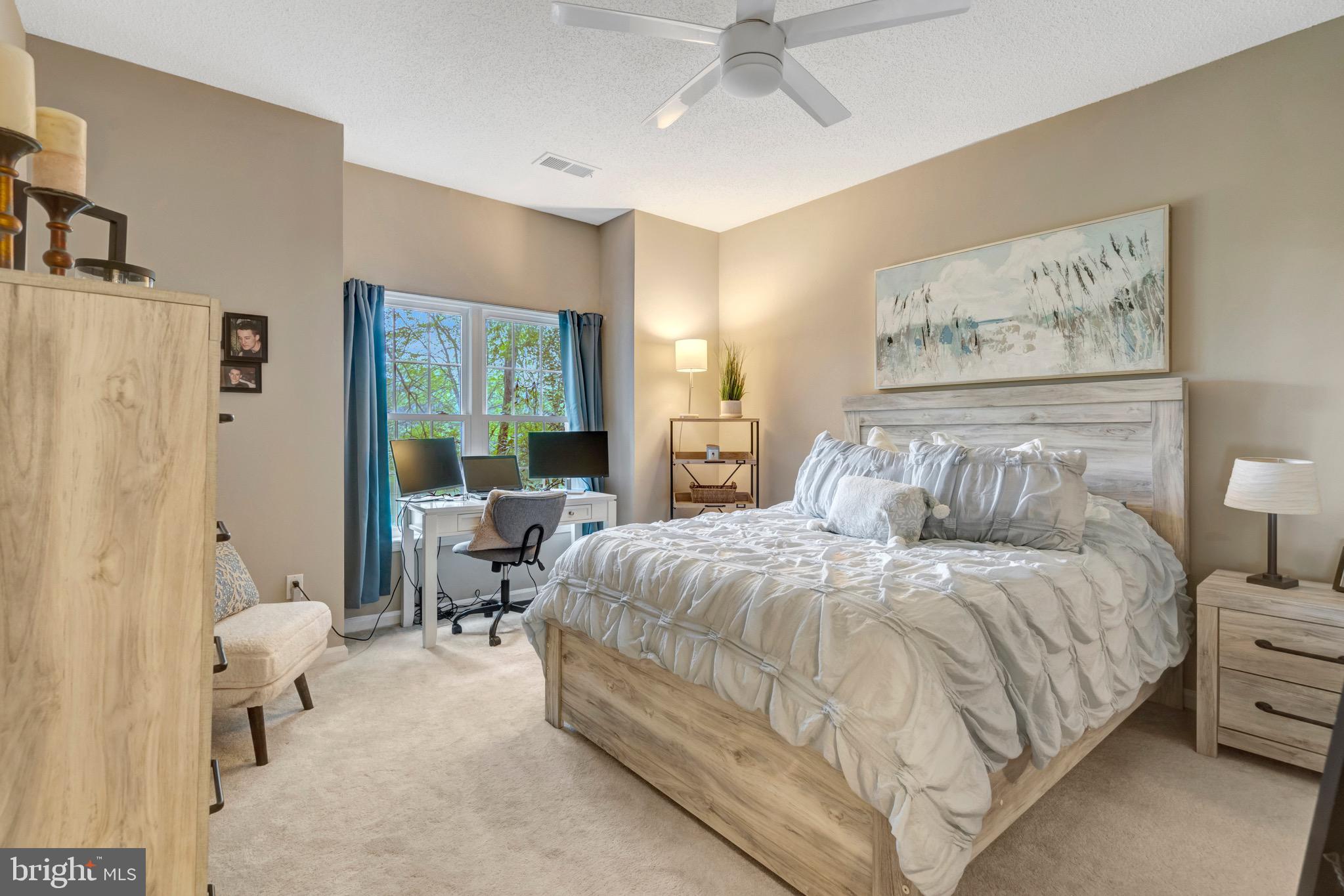 EDGEWATER - Residential