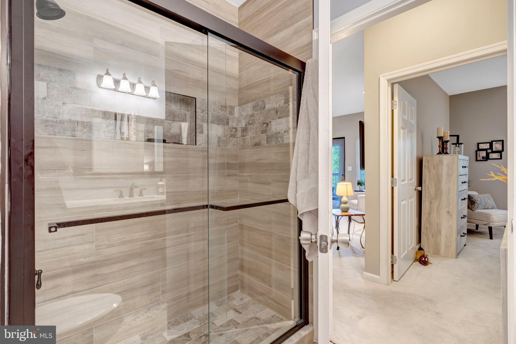 EDGEWATER - Residential