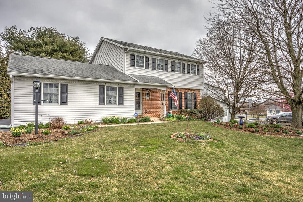 Photo of 101 WHEATLAND DR, LITITZ, PA 17543 (MLS # PALA2031818)