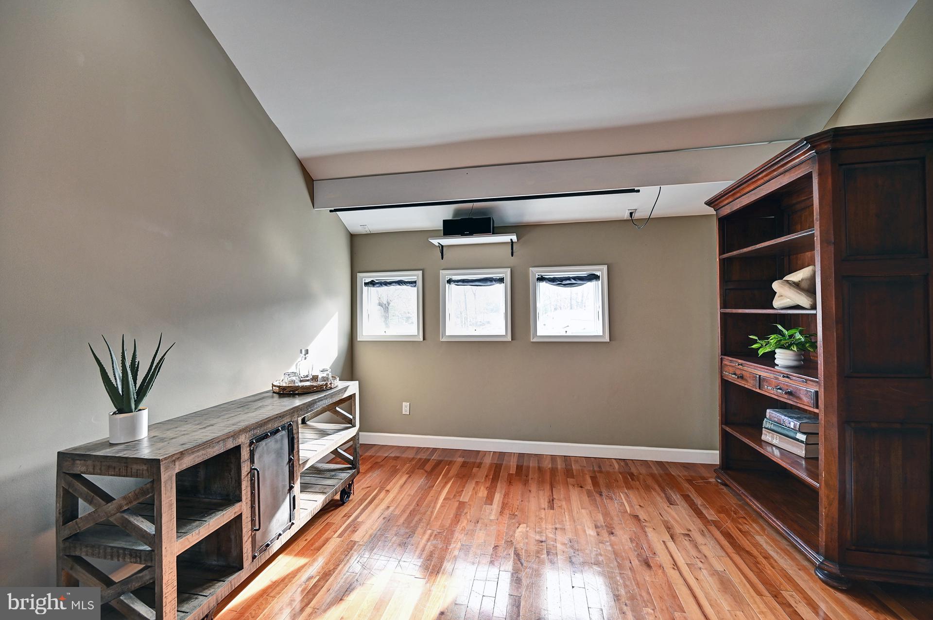 HICKORY WOODS - Residential