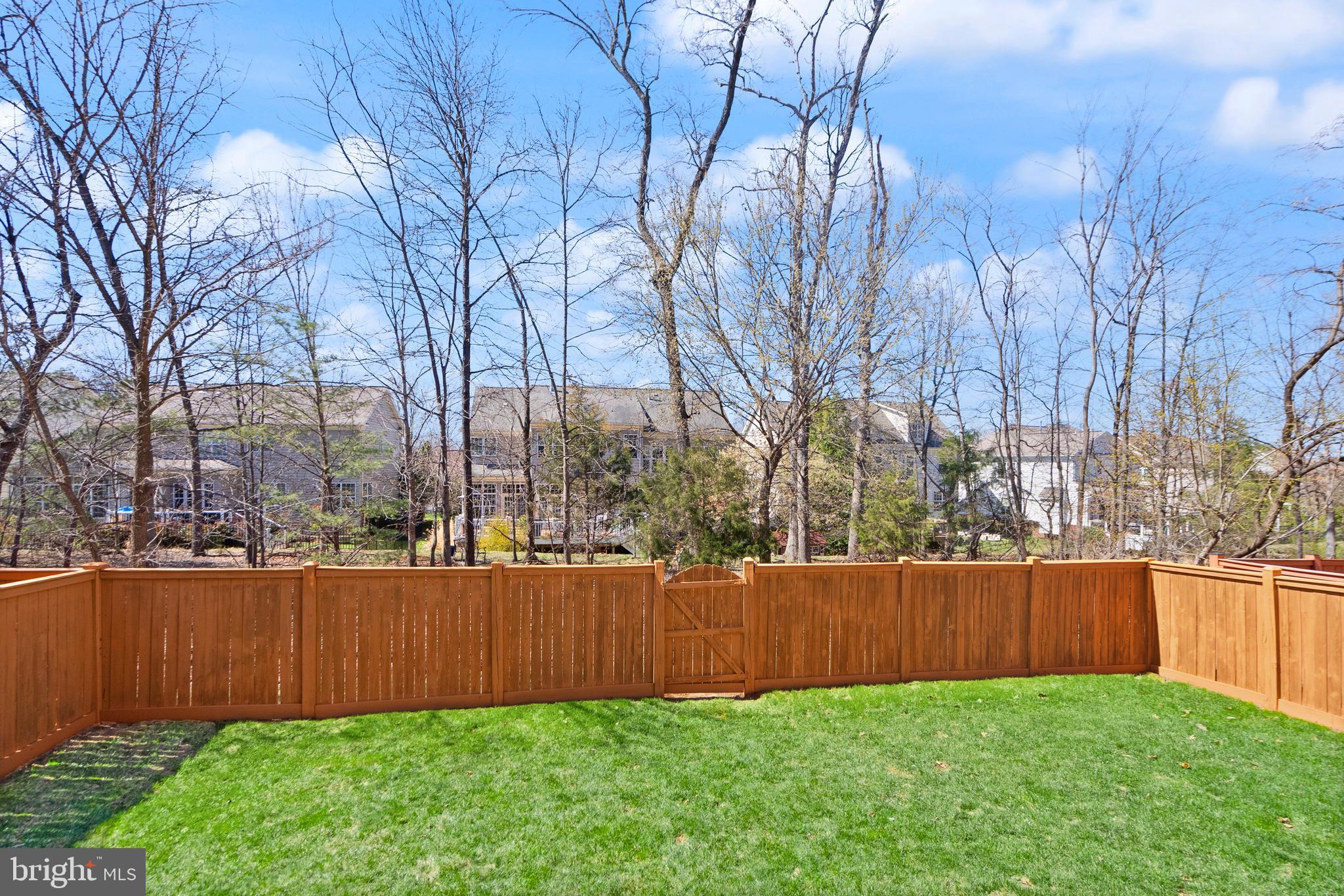 LANSDOWNE ON THE POTOMAC - Residential