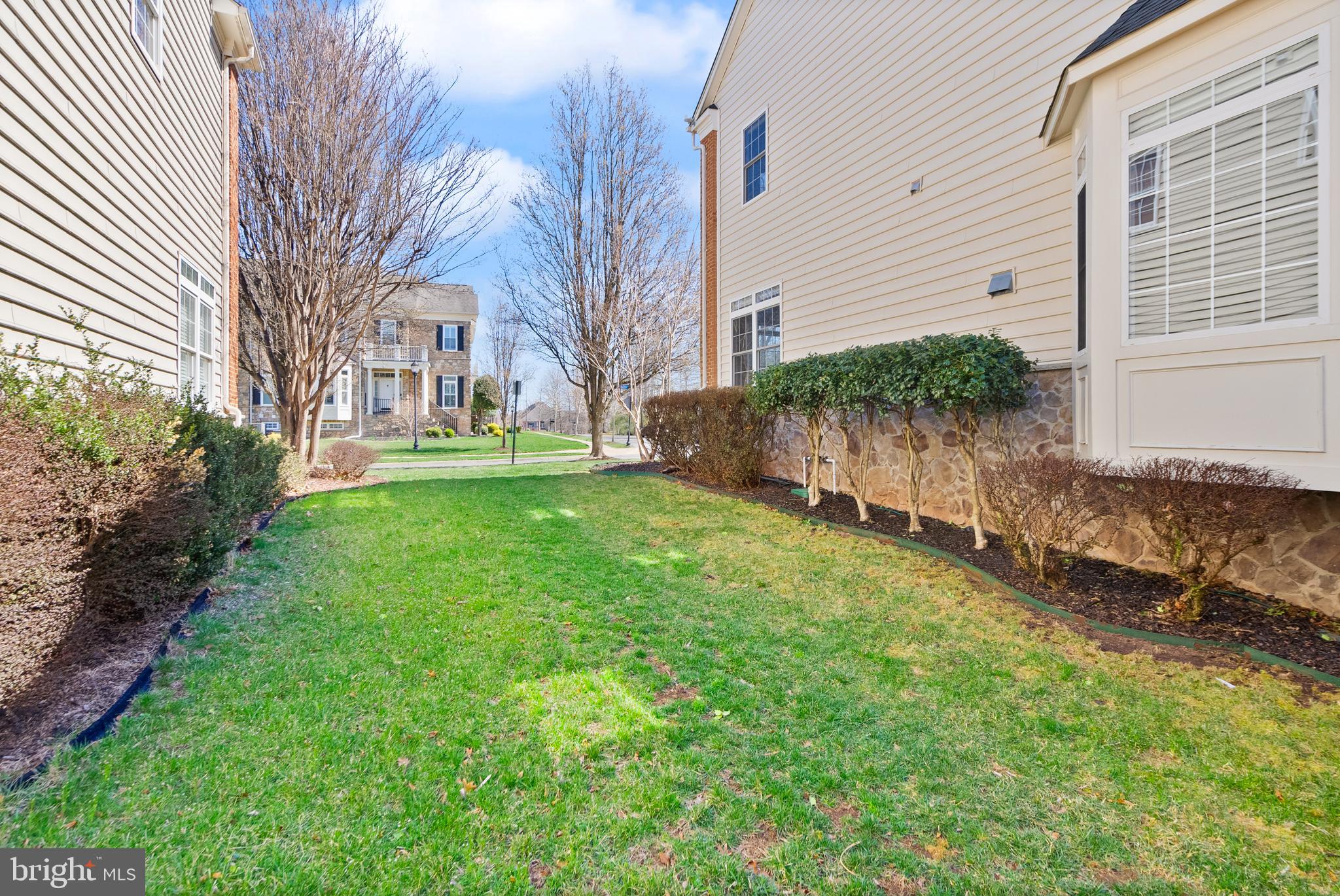LANSDOWNE ON THE POTOMAC - Residential