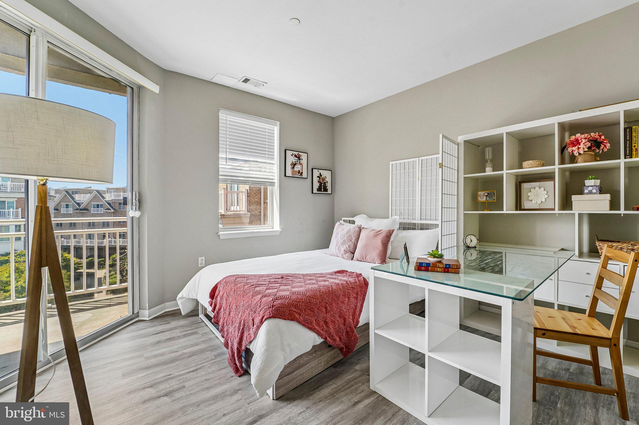 PIERSIDE AT HARBORVIEW - Residential