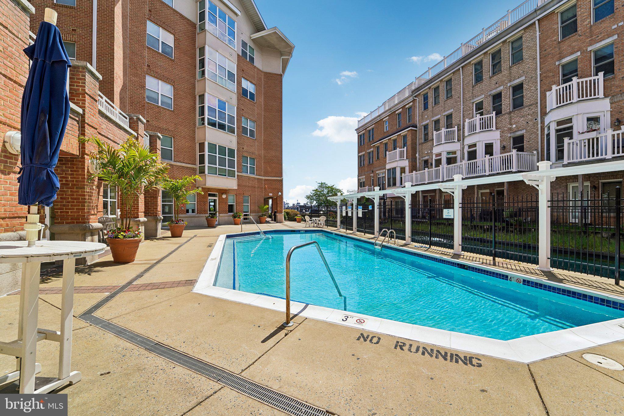 PIERSIDE AT HARBORVIEW - Residential