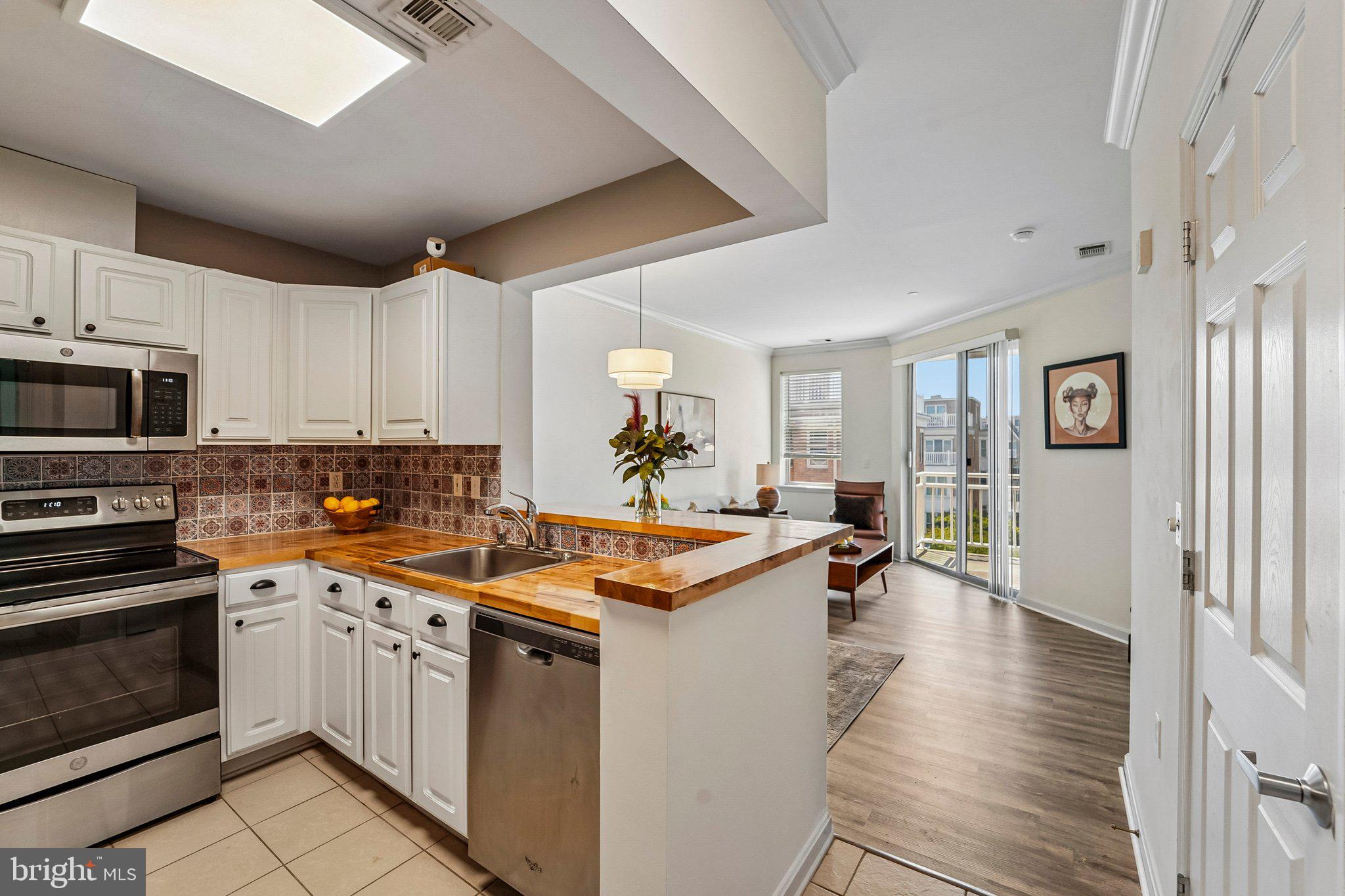 PIERSIDE AT HARBORVIEW - Residential
