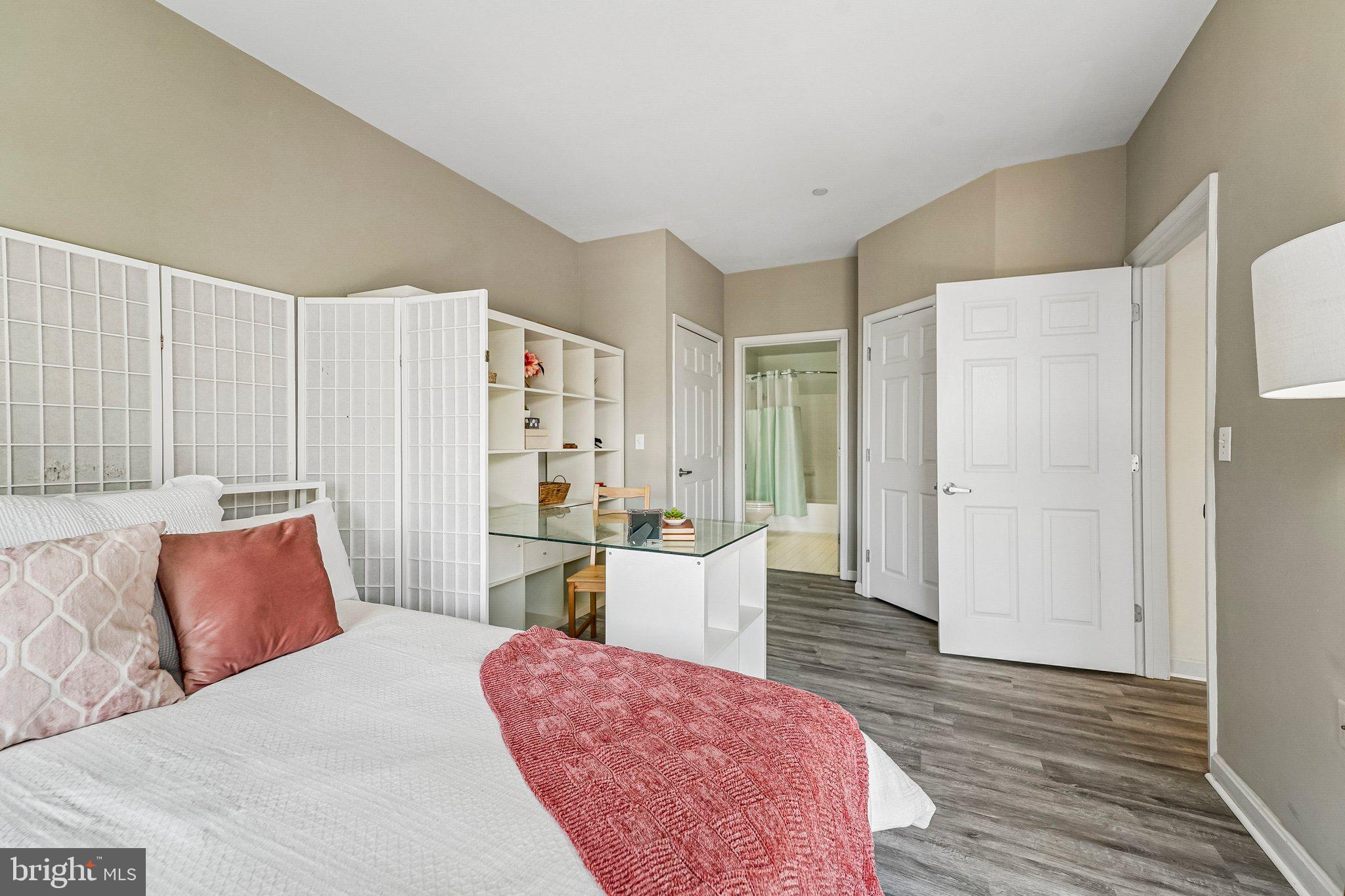 PIERSIDE AT HARBORVIEW - Residential