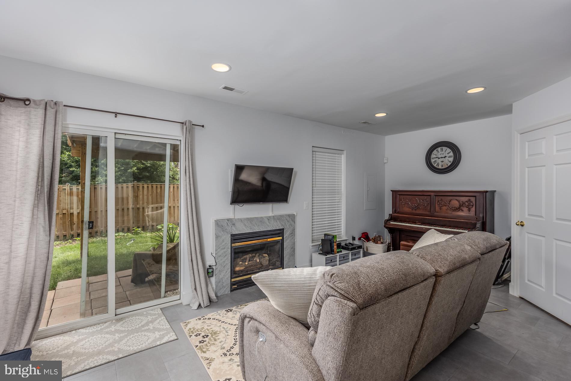 SOUTH RIDING - Residential