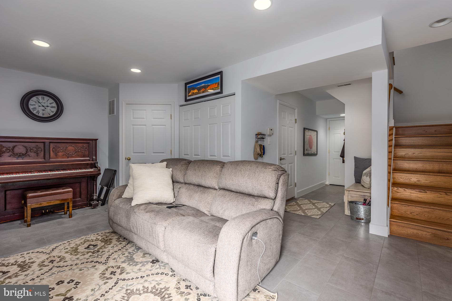 SOUTH RIDING - Residential