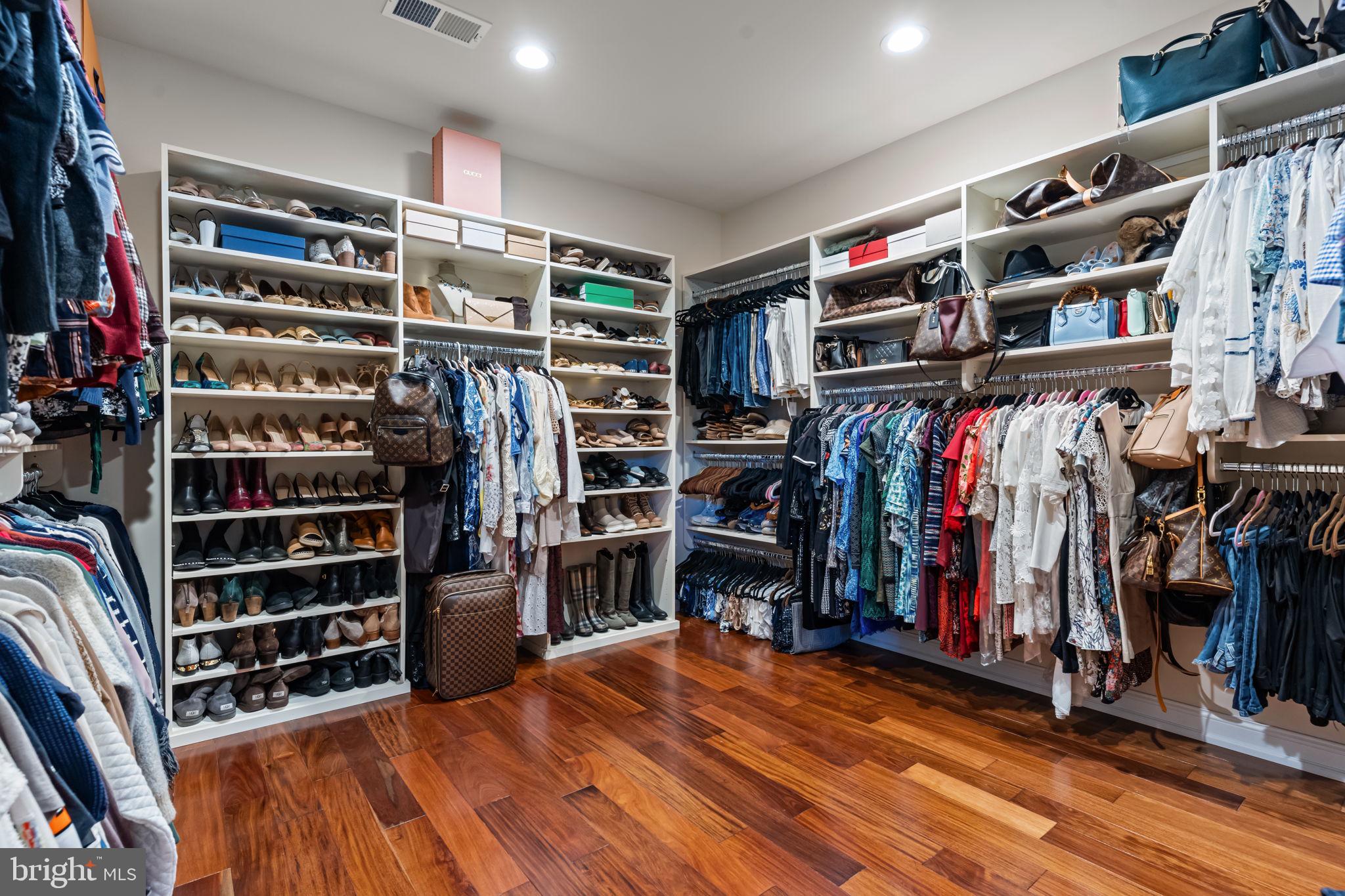 PADDOCK FARMS - Residential