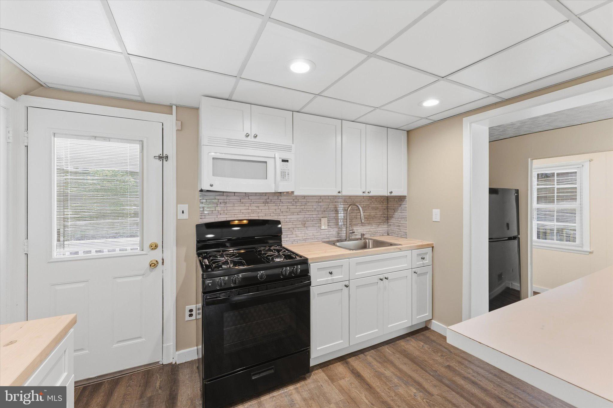 9 N GREENBRIER STREET