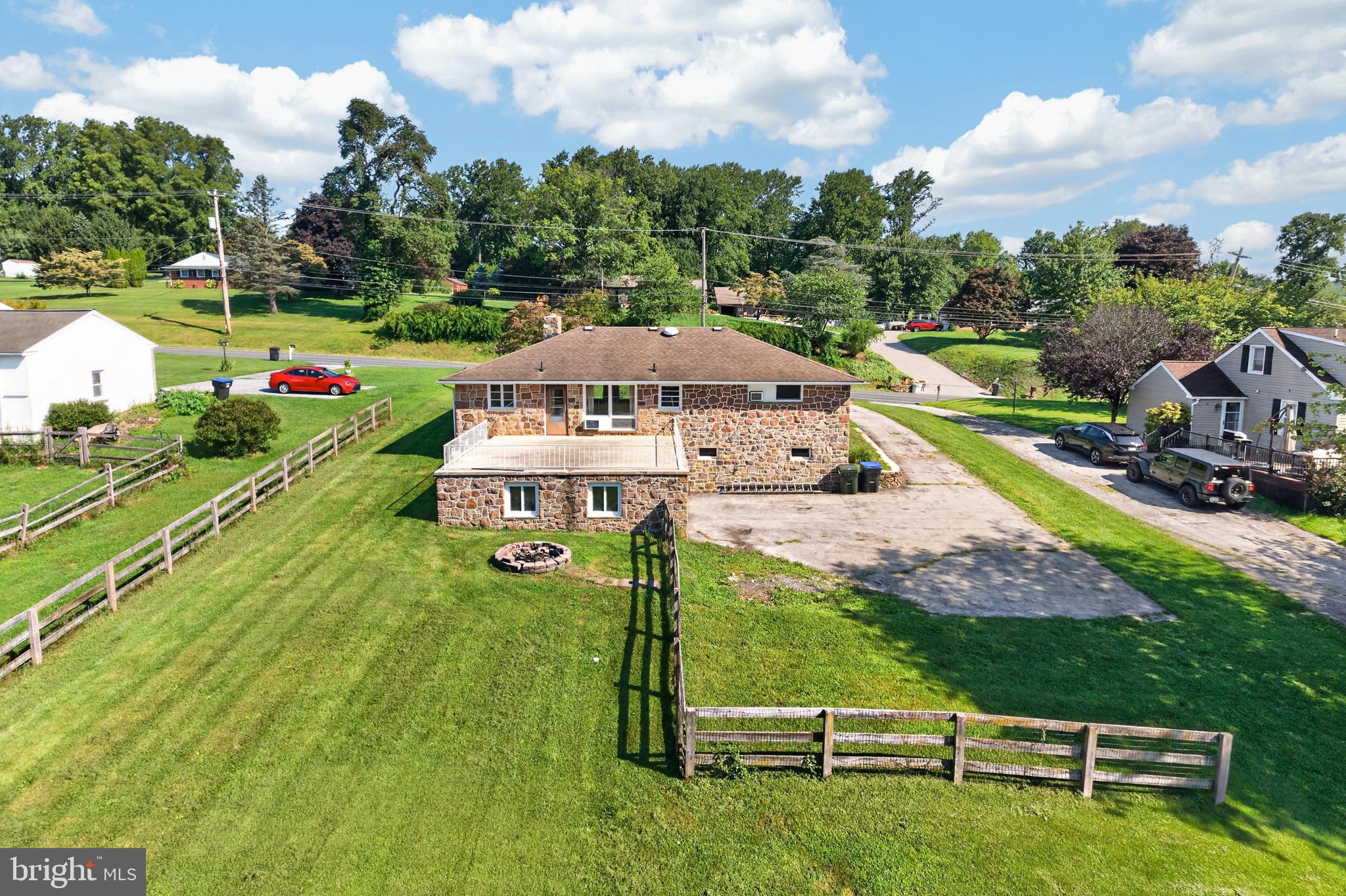 526 W KINGS HIGHWAY