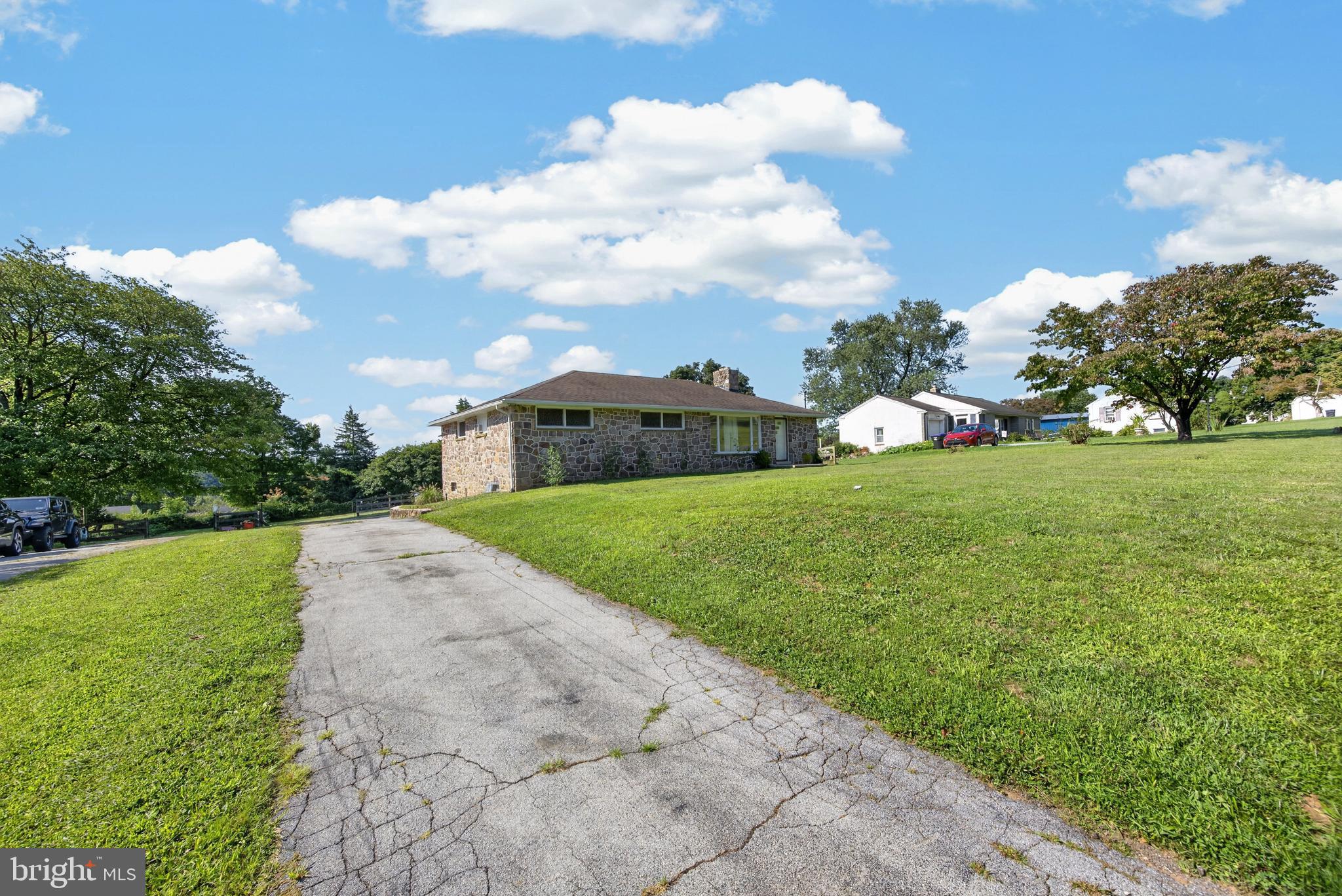 526 W KINGS HIGHWAY
