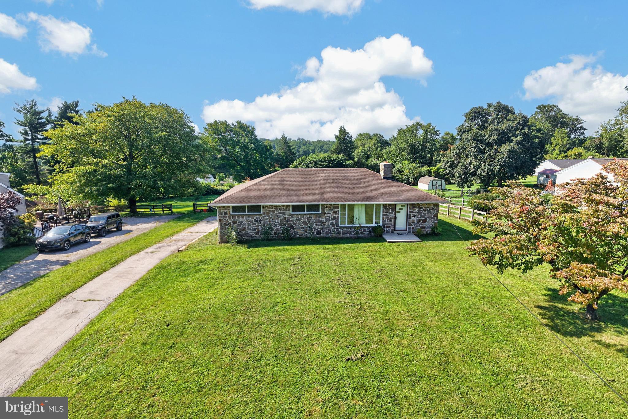 526 W KINGS HIGHWAY