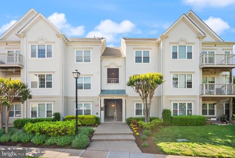 Photo of 12501 Hayes Court #202, FAIRFAX, VA 22033 (MLS # VAFX2306254)