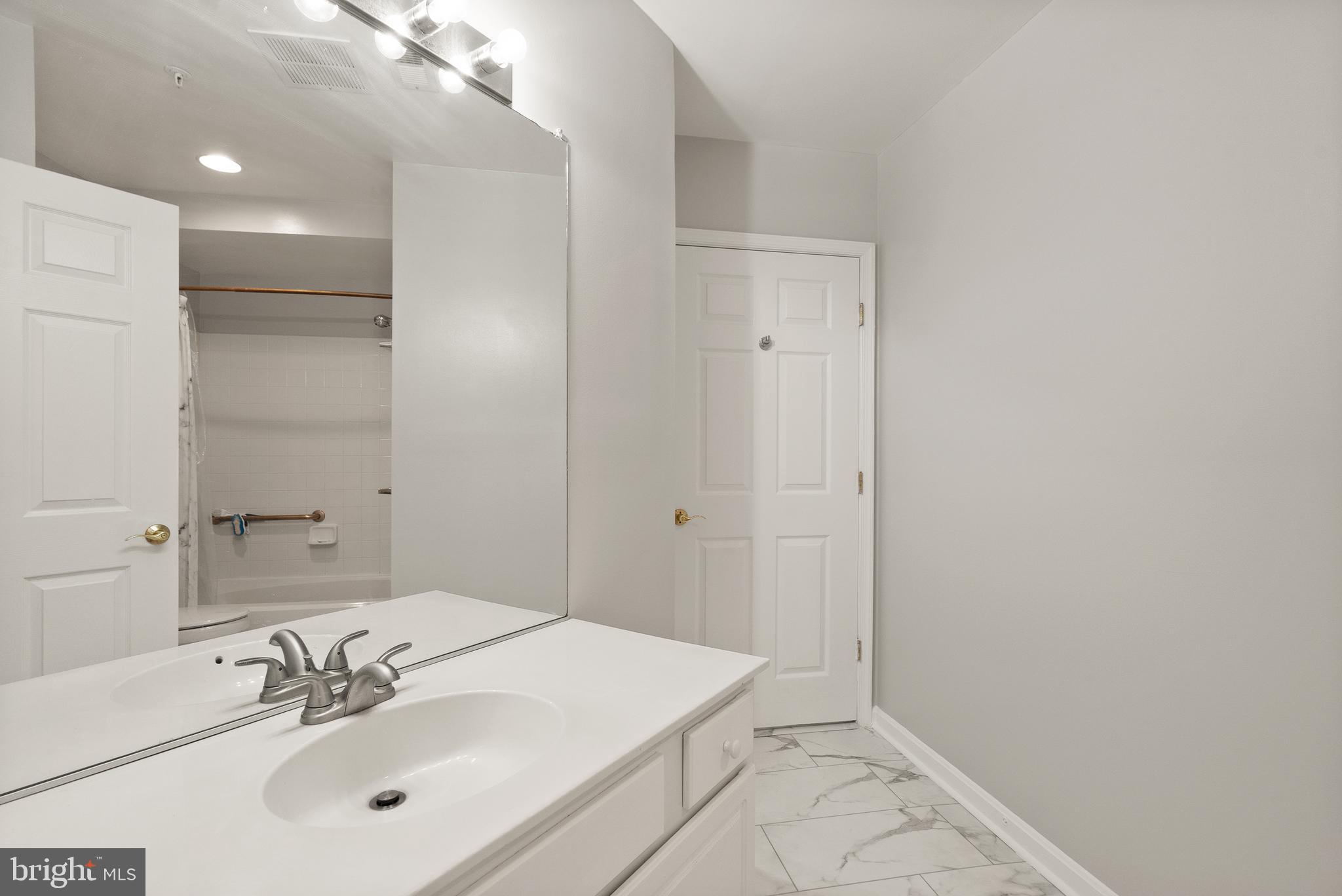 CEDAR LAKES - Residential