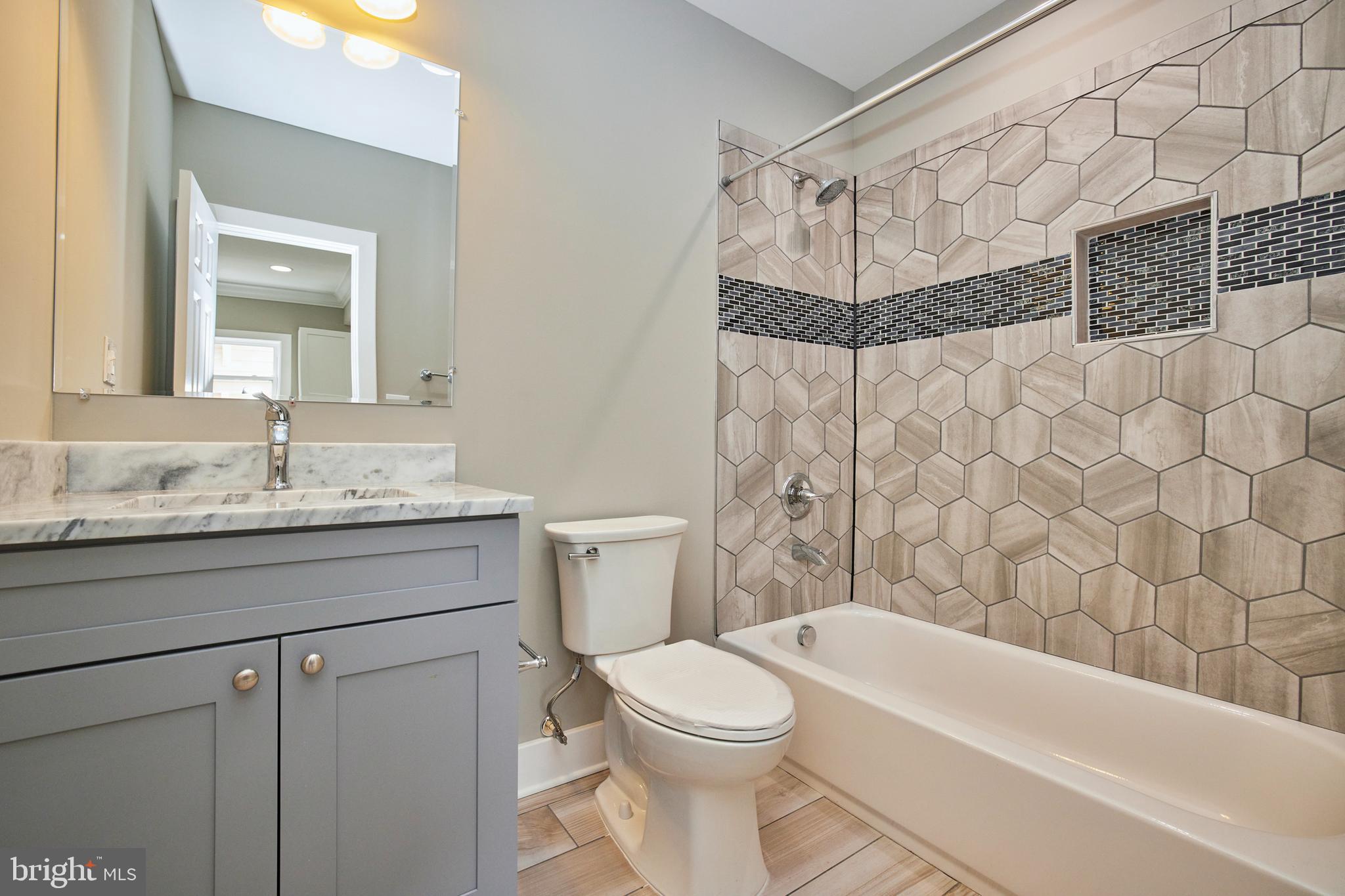 COLMAR MANOR - Residential