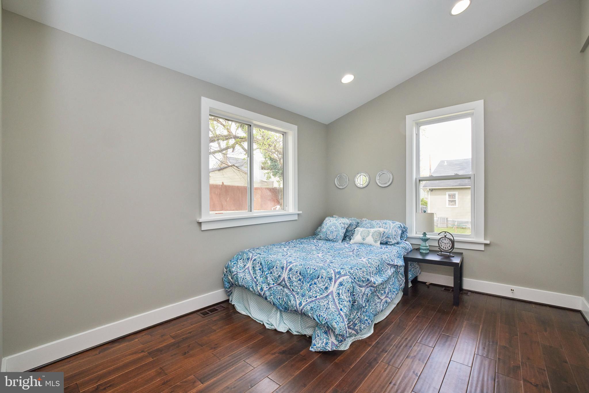 COLMAR MANOR - Residential