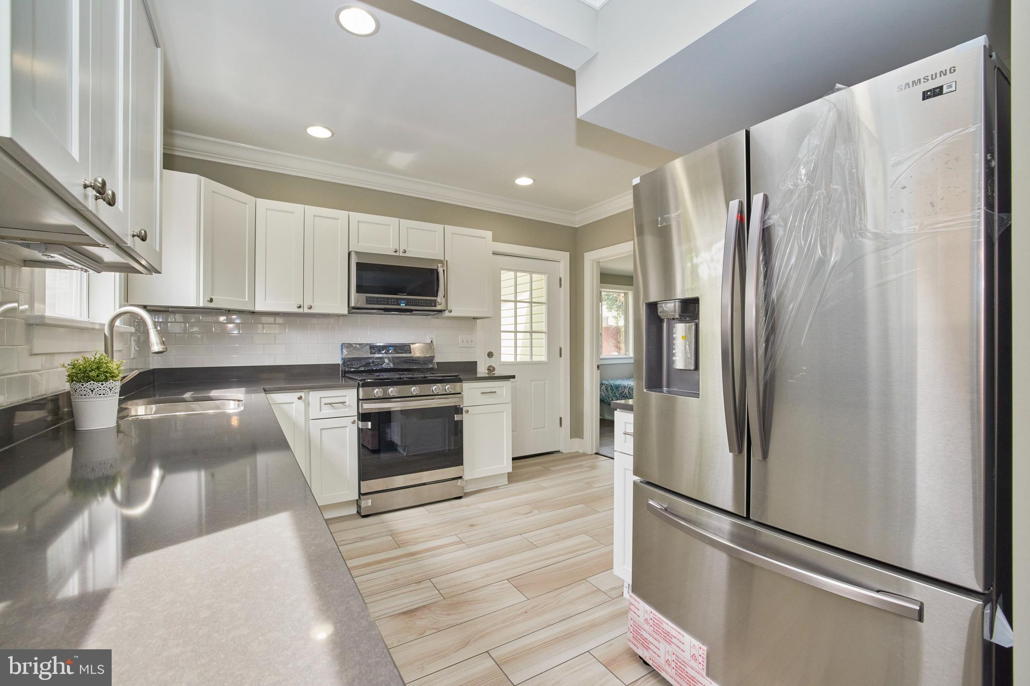 COLMAR MANOR - Residential