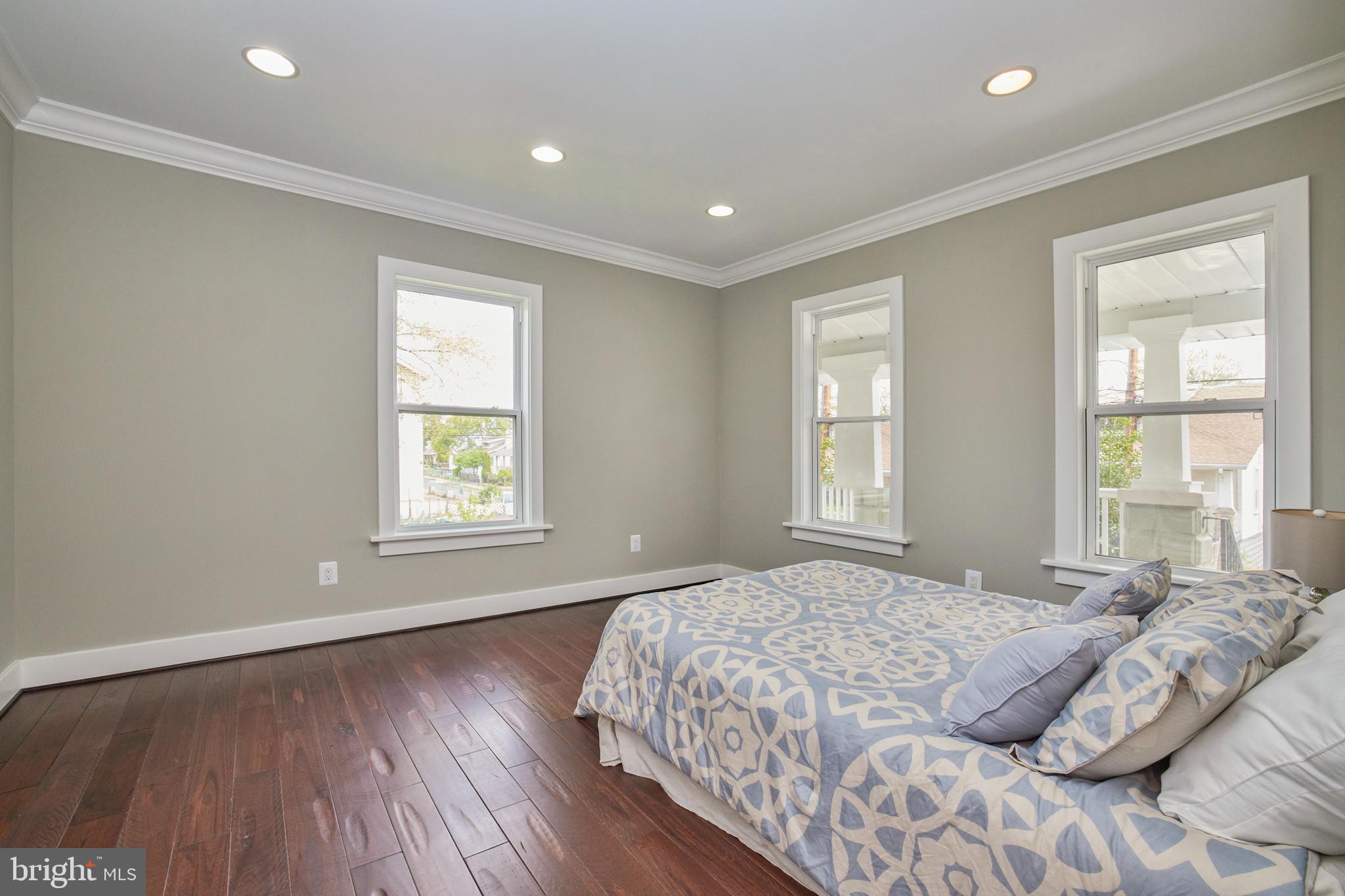 COLMAR MANOR - Residential