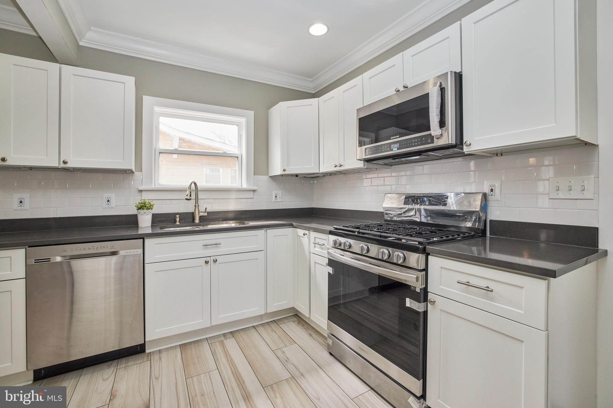 COLMAR MANOR - Residential