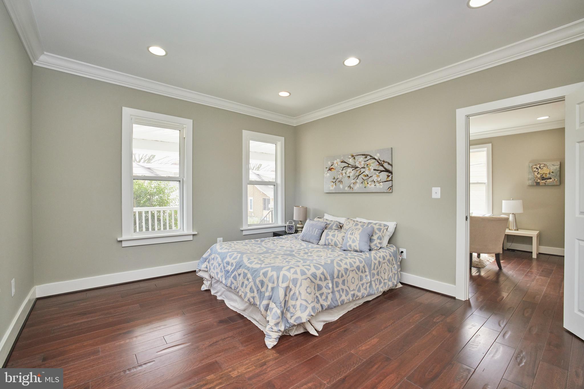 COLMAR MANOR - Residential