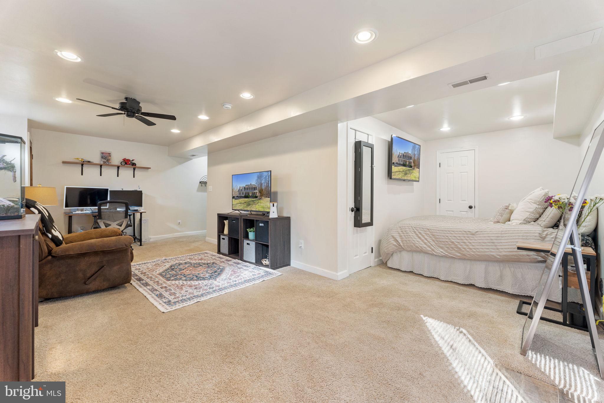 DUTCH HOLLOW - Residential