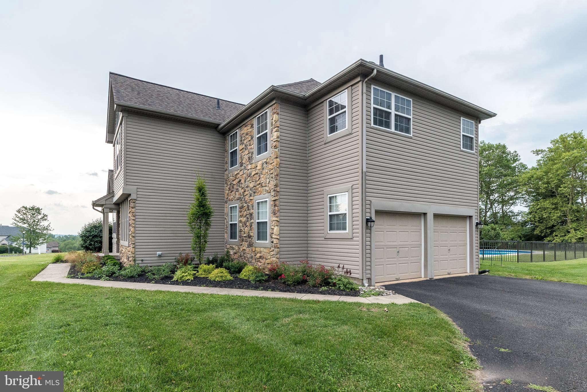 WHISPER RIDGE S - Residential