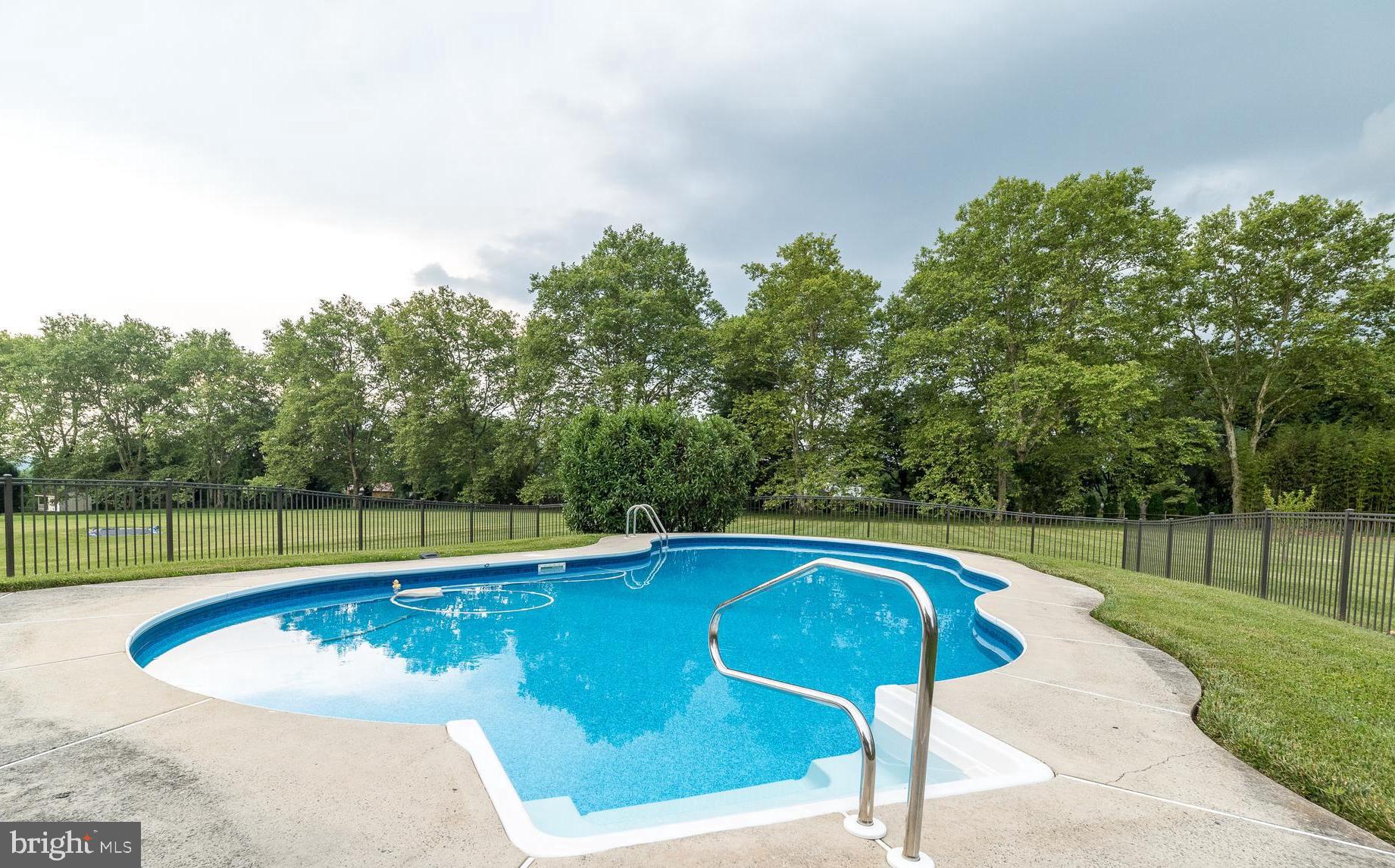 WHISPER RIDGE S - Residential