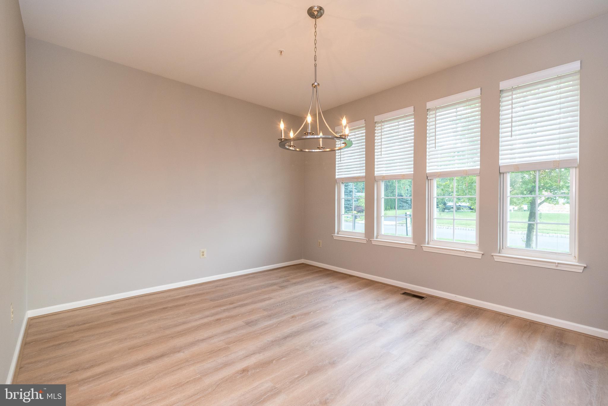 WHISPER RIDGE S - Residential