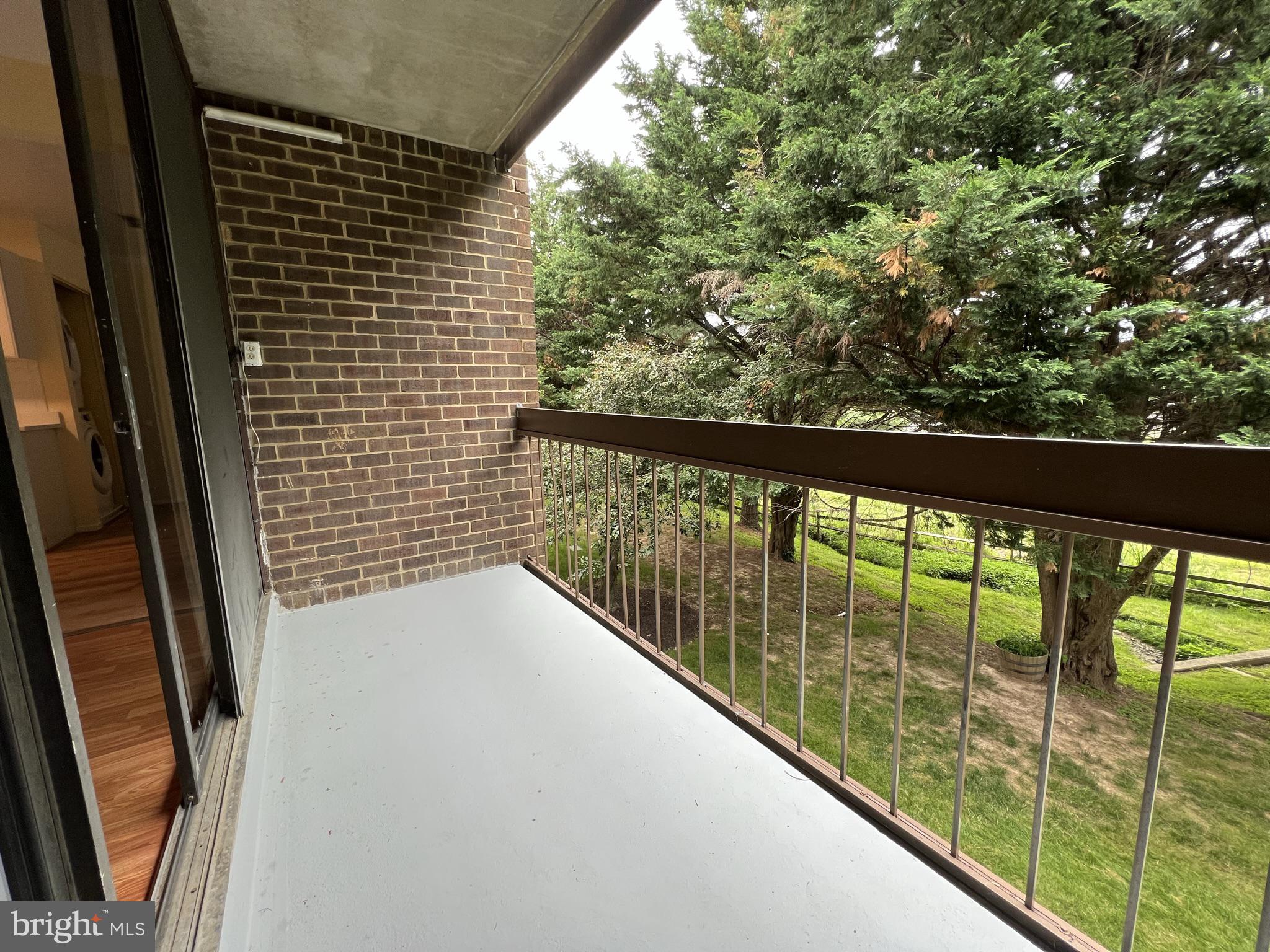 LONG REACH HOUSE CONDOMINIUMS - Residential Lease