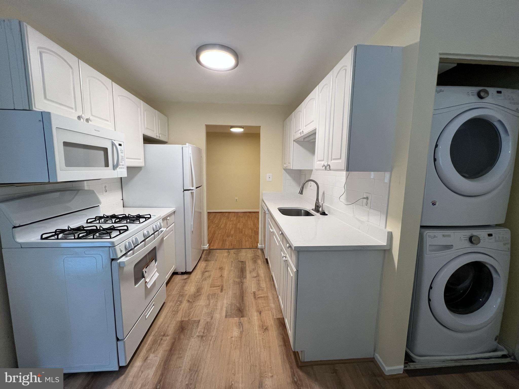 LONG REACH HOUSE CONDOMINIUMS - Residential Lease