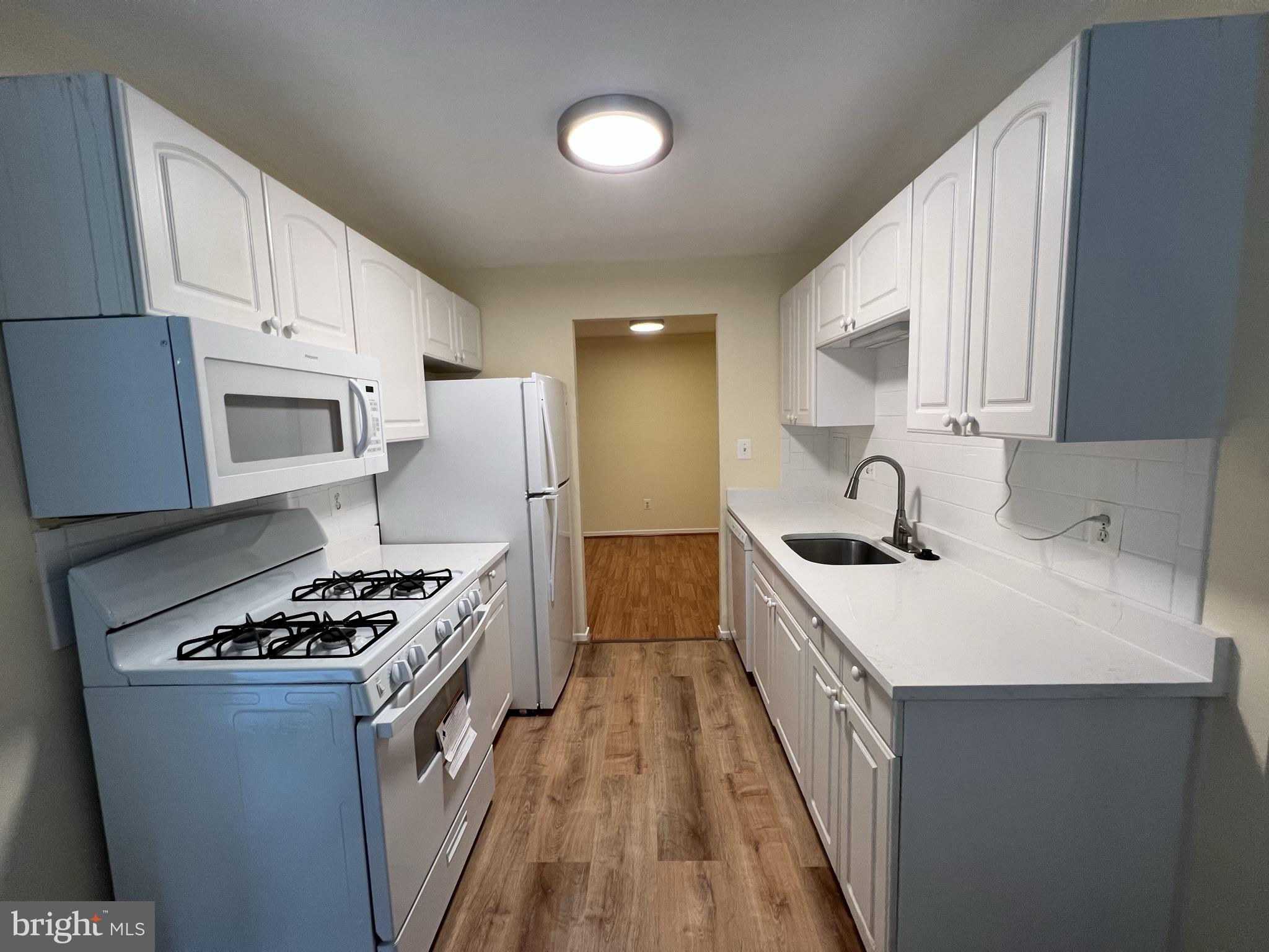 LONG REACH HOUSE CONDOMINIUMS - Residential Lease